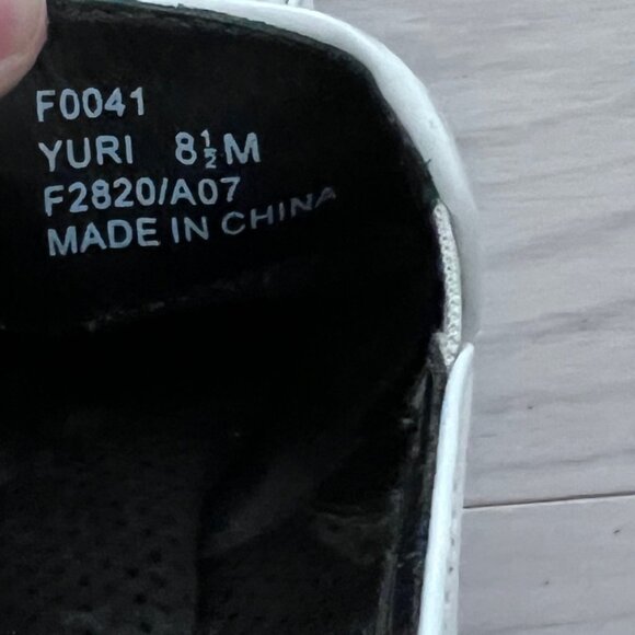 Calvin Klein White Shoes ( 8.5 ) - Picture 5 of 5